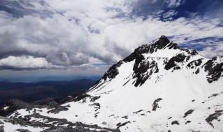 玉龙雪山海拔高度